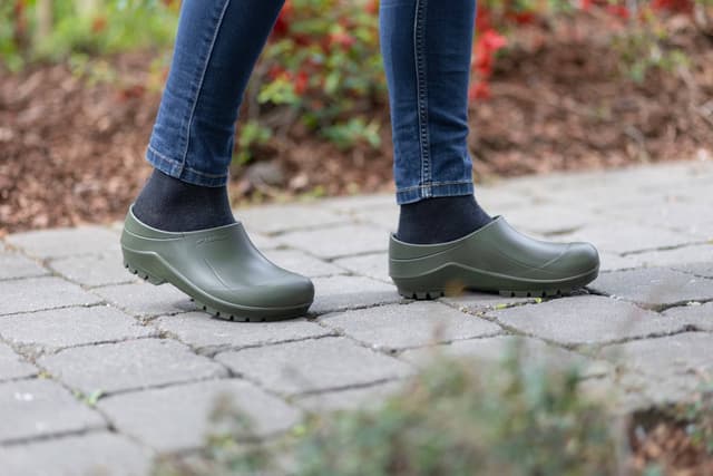 Chodaki PU Clogs COMFY, oliwkowe, Nora