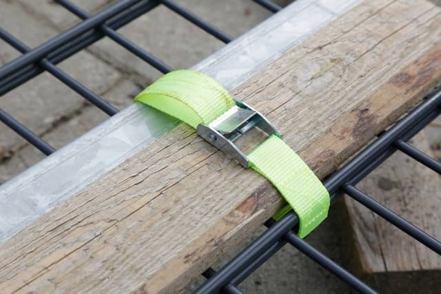 Pas spinający z klamrą, 30cm x 25mm, 250 kg, zielony, 6 szt., Kerbl