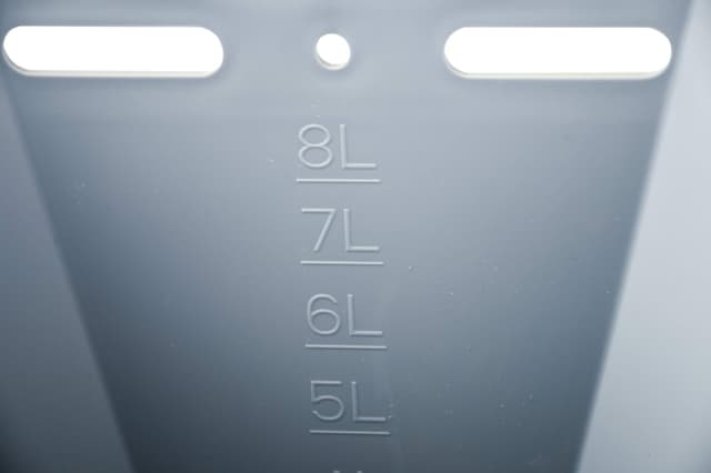 Wiadro do pojenia cieląt, "Food Safe", ze skalą, 8 l, szare, Kerbl