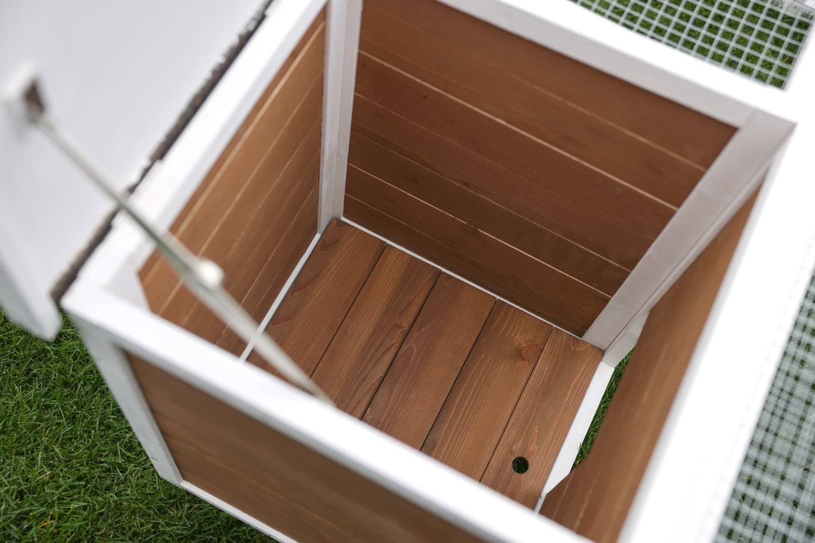 Kojec zewnętrzny z domkiem 132x102x59 cm, Kerbl