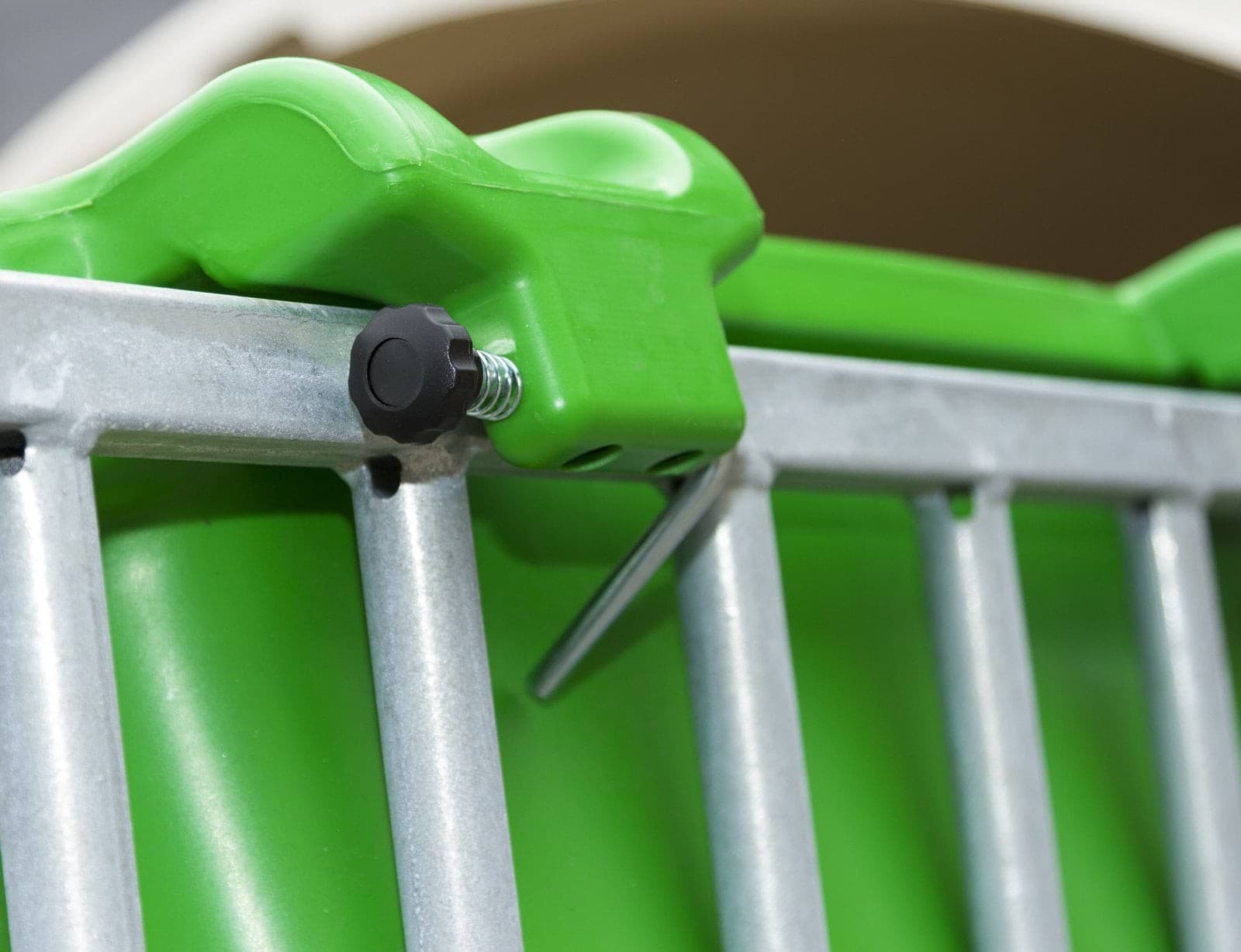 Poidło dla cieląt z zaworami i gumowymi smoczkami , "Multi Feeder", Can Agri