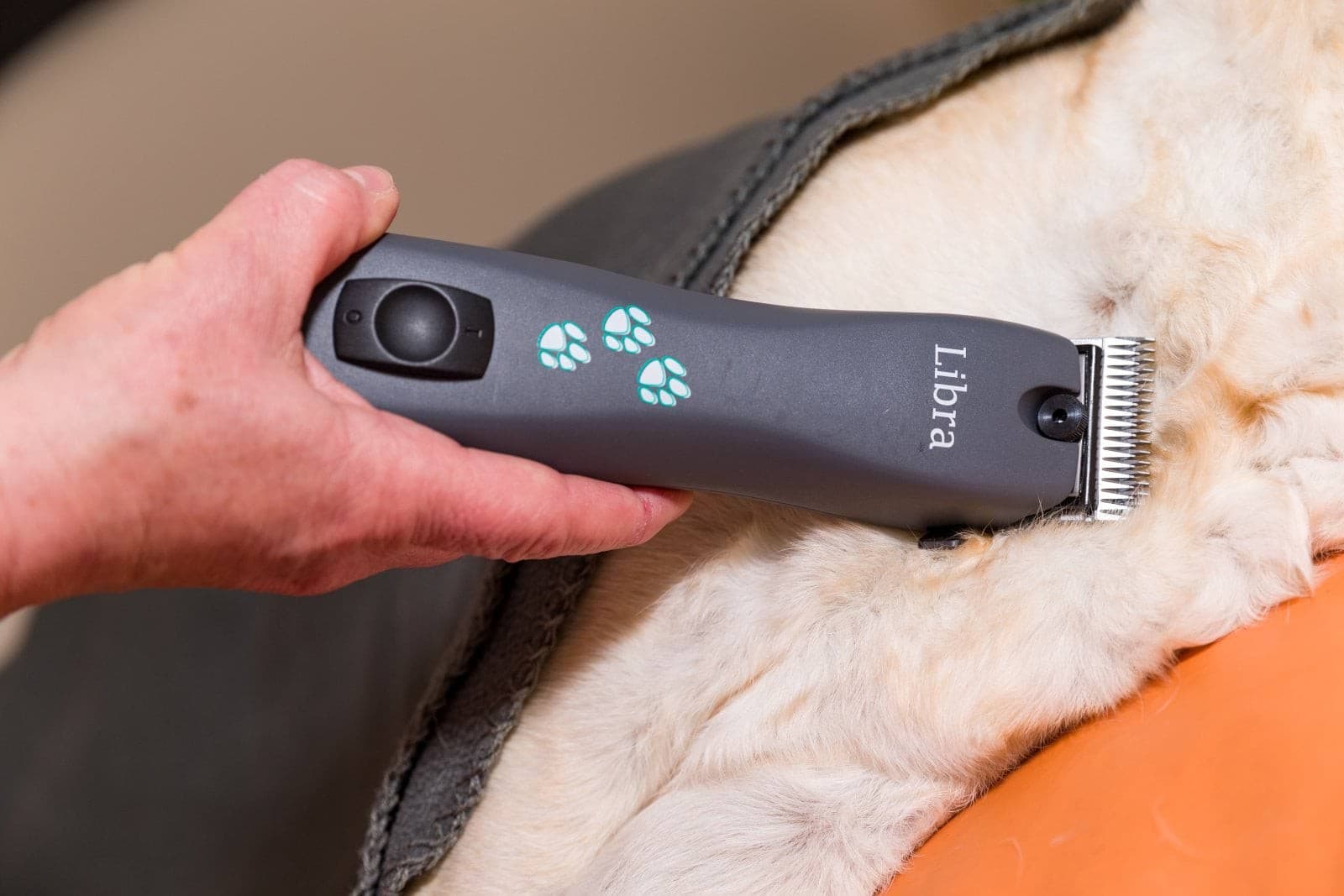 Maszynka do strzyżenia weterynaryjna Libra 2 akumulatory szary Aesculap