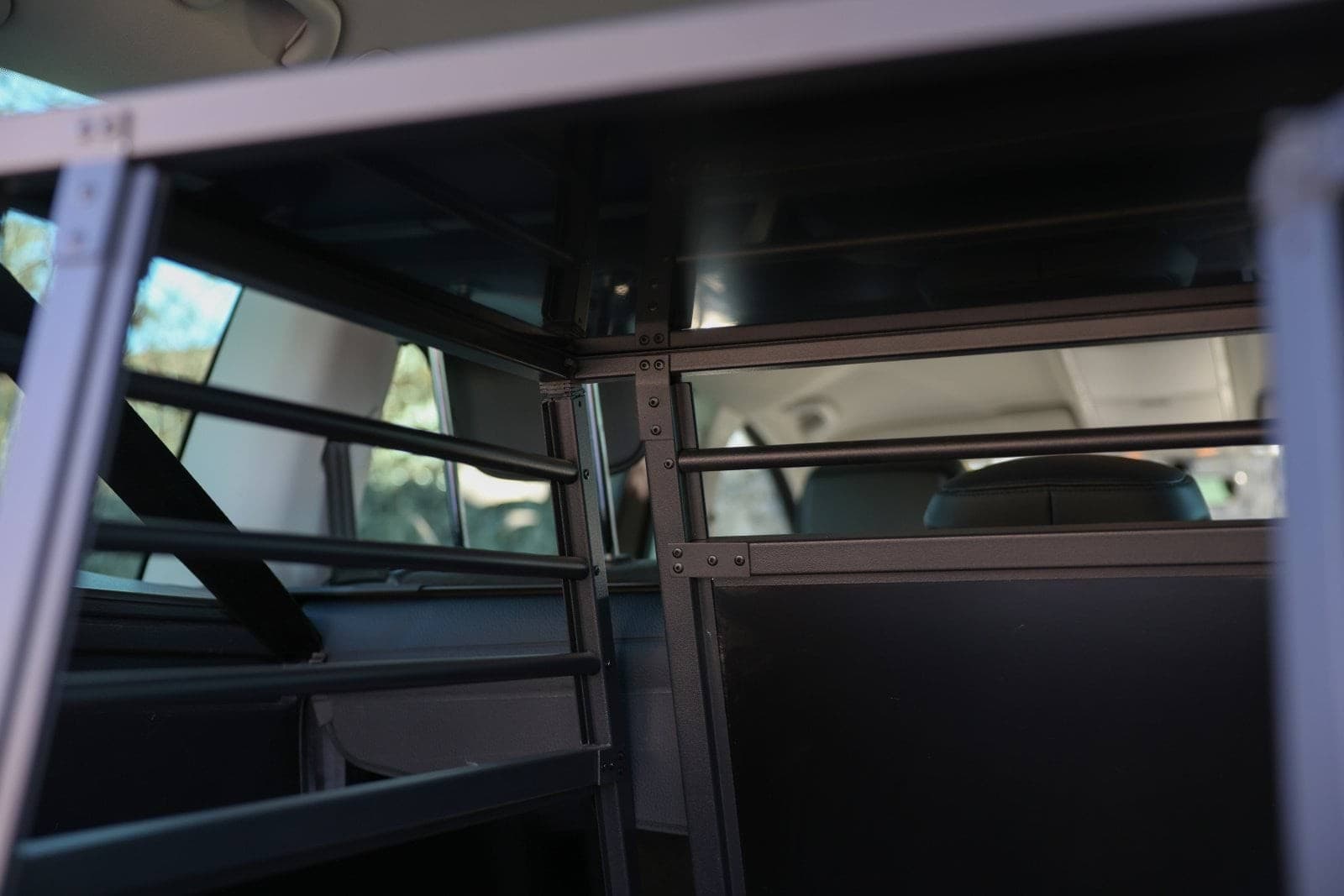 Aluminiowa klatka transportowa dla psa 77x55x50 cm - Kerbl