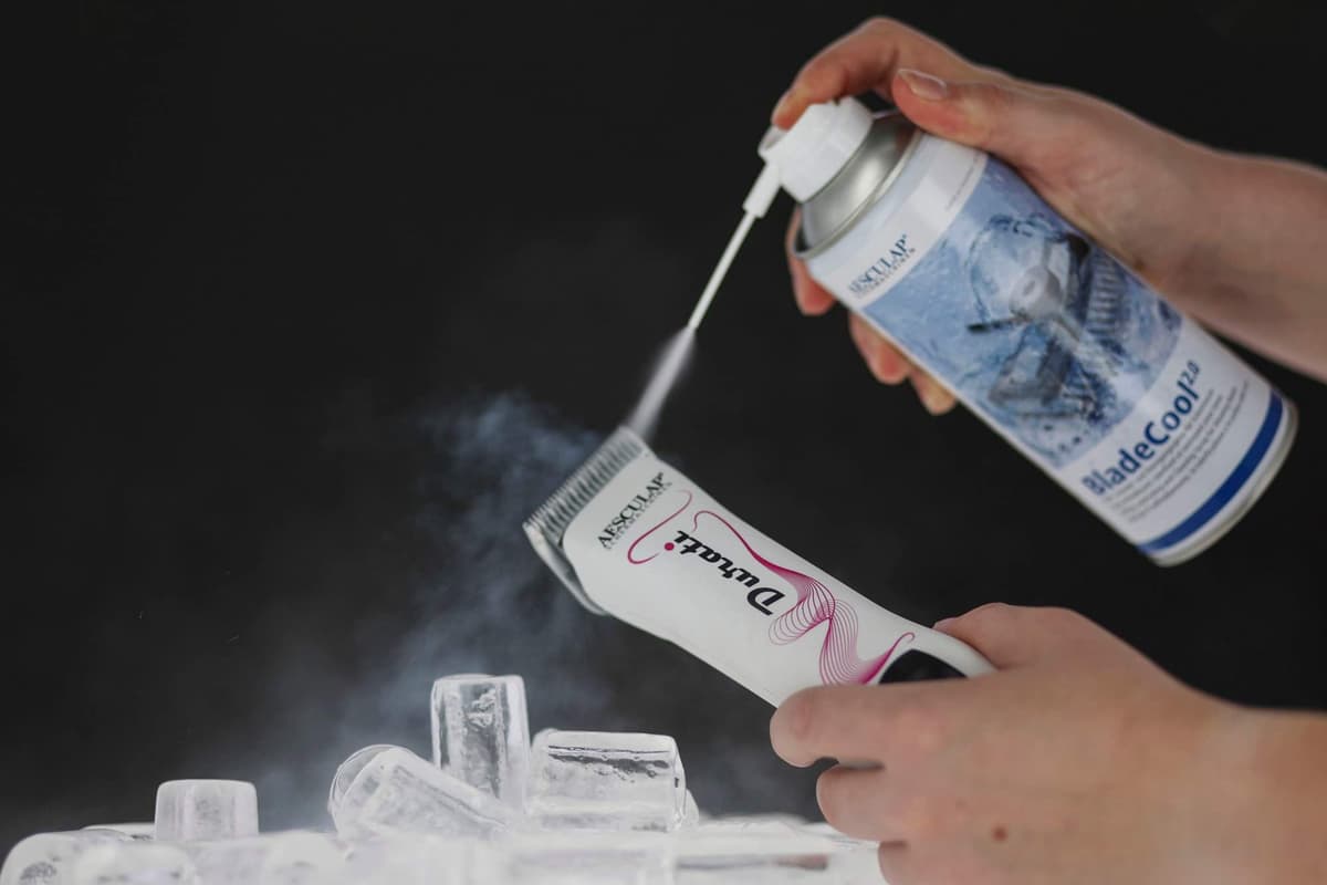 Spray 3 w 1 BladeCool 2.0 do maszynek - czyści, chłodzi, naoliwia 400 ml