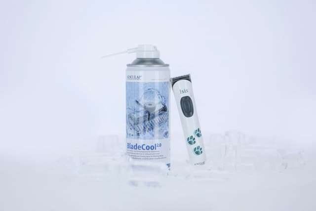 Spray 3 w 1 BladeCool 2.0 do maszynek - czyści, chłodzi, naoliwia 400 ml