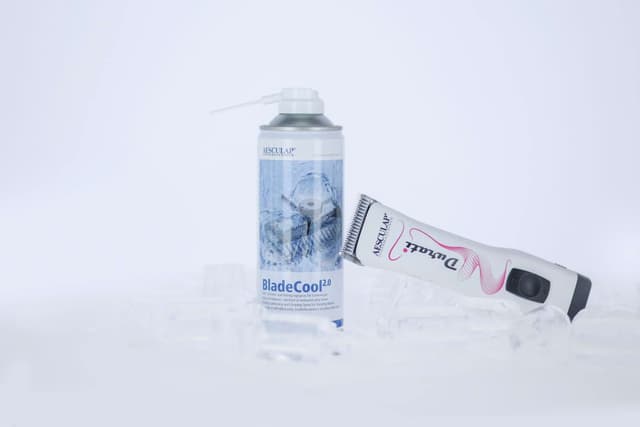 Spray 3 w 1 BladeCool 2.0 do maszynek - czyści, chłodzi, naoliwia 400 ml