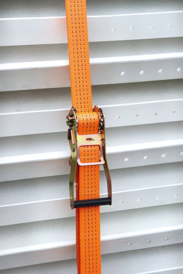 Pas transportowy 12m x 50mm z napinaczem 4000 kg pomarańczowy Kerbl