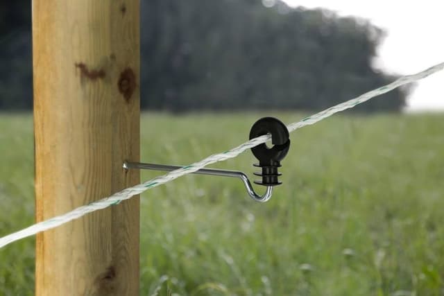 Izolator dystansowy Kerbl z trzpieniem 22 cm do drutu i linki