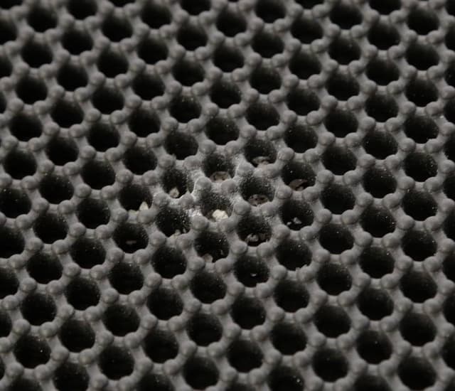 Podkładka pod kuwetę z kieszonką na żwirek, czarna, 58,5 cm x 41 cm, Kerbl