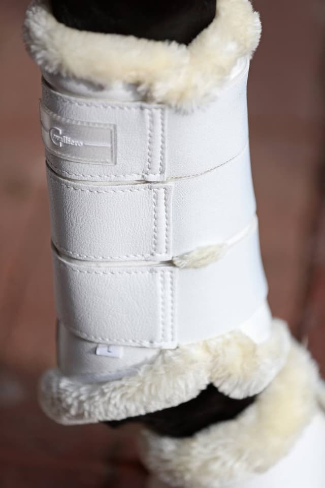 Ochraniacze dla konia Pelisa, ze sztucznym futrem, biały, Covalliero