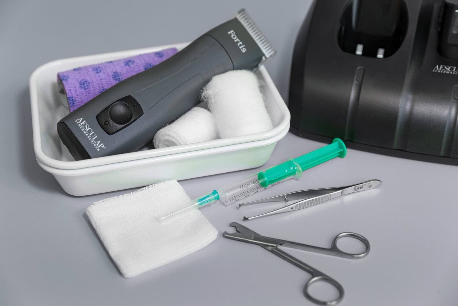 Maszynka do strzyżenia weterynaryjna Fortis 2 akumulatory szary