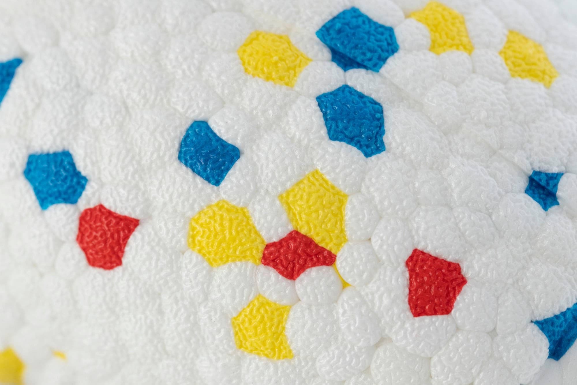 Zabawka dla psa piłka rugby 13,5x7,5x8,5 cm wielokolorowa Kerbl