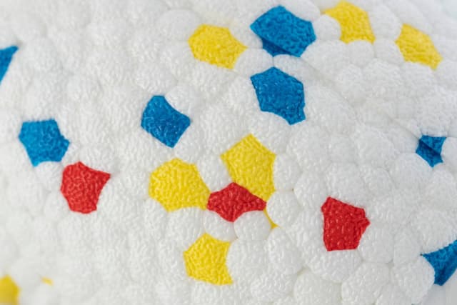 Zabawka dla psa piłka rugby 13,5x7,5x8,5 cm wielokolorowa Kerbl