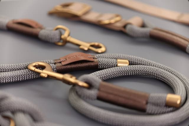 Smycz miejska dla psa Monte Carlo 100 cm x 12 mm szaro-brązowa Kerbl