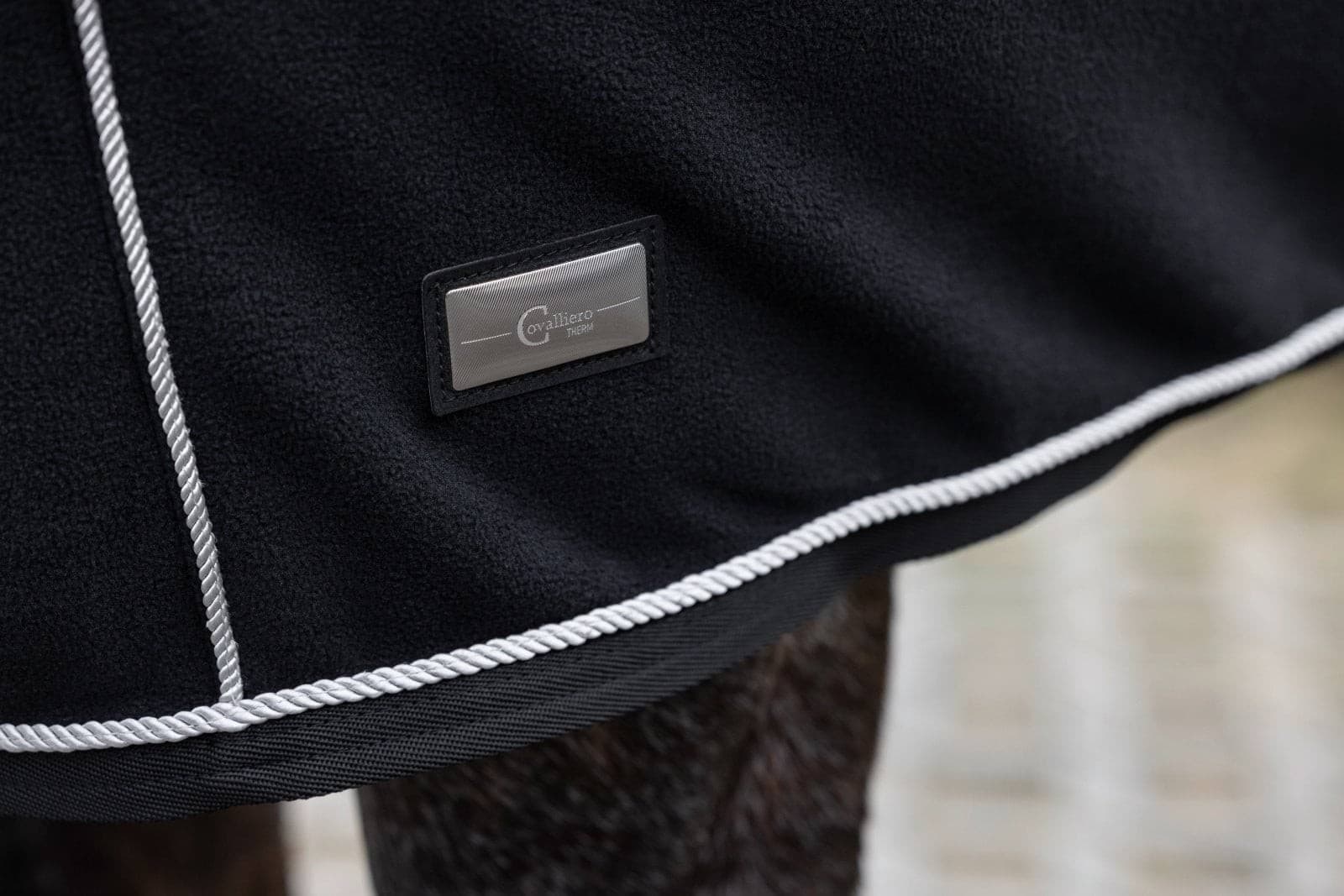 Derka polarowa Covalliero Therm z kapturem, czarny, 155 cm