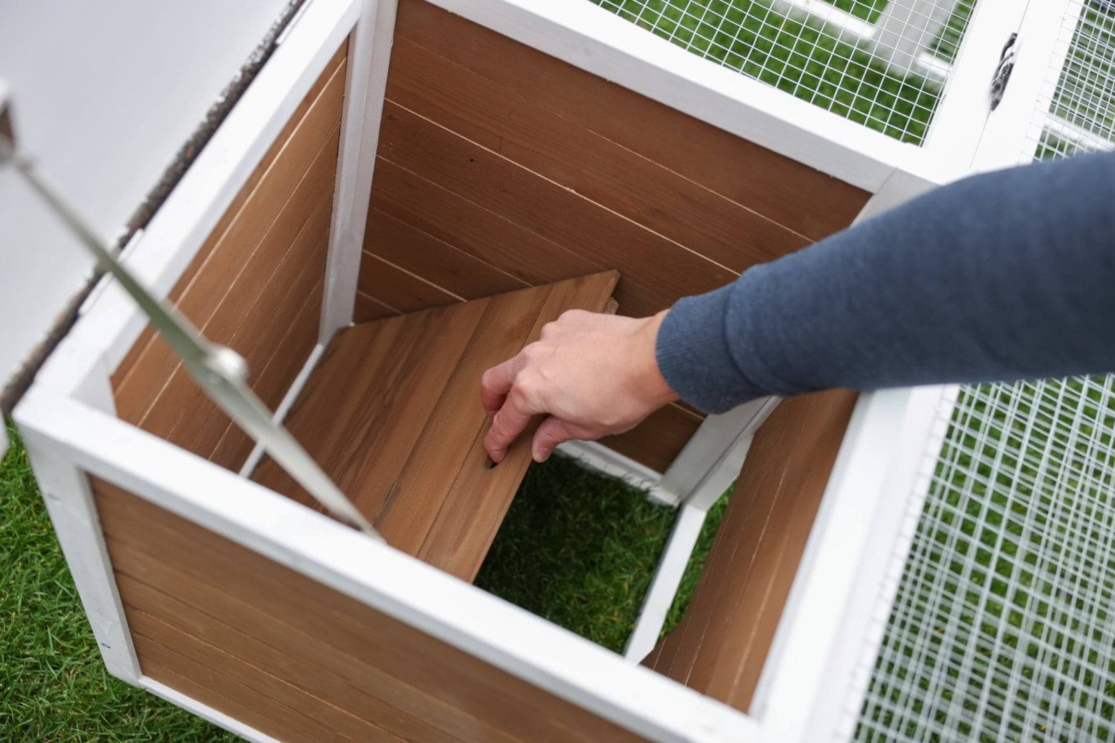 Kojec zewnętrzny z domkiem 132x102x59 cm, Kerbl